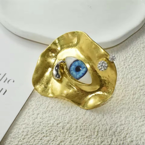 Surrealist Gold Eye Statement Artistic Blue Iris Design, Avant-Garde Ring - Picture 6 of 10